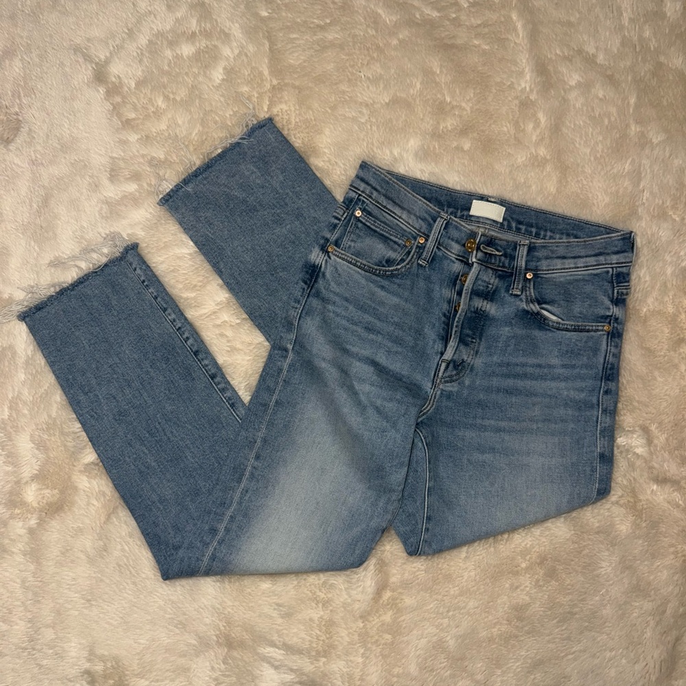 MOTHER “The Scrapper Cuff Ankle Fray” jeans
